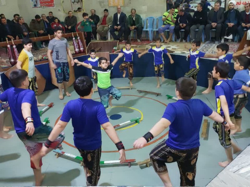 نواختن آیین ضرب و زنگ زورخانه ای در اسلام آباد غرب نواختن آیین ضرب و زنگ زورخانه ای در اسلام آباد غرب