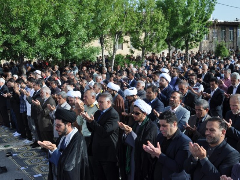 نماز عید فطر در اسلام‌آبادغرب برگزار شد+تصاویر