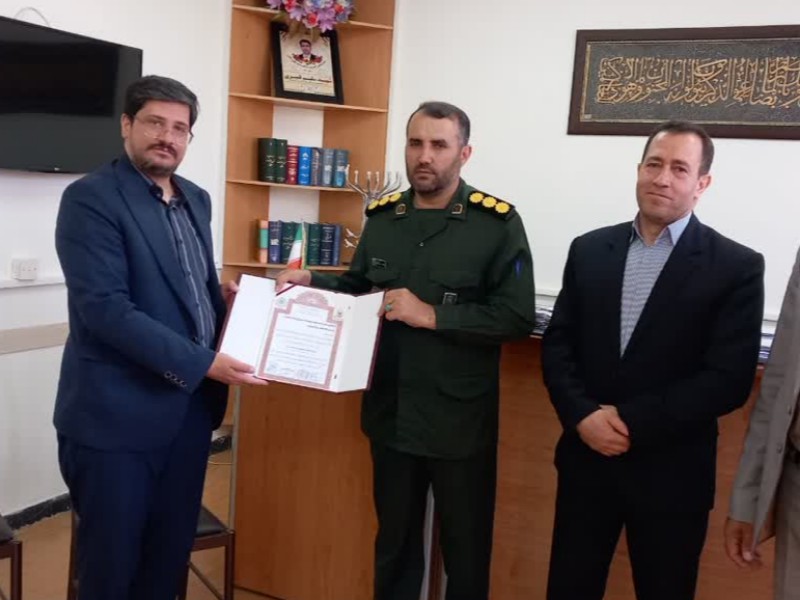 تقدیر از فرمانده ناحیه و مسئول بسیج حقوق‌دانان سپاه اسلام‌آبادغرب توسط دادستان شهرستان