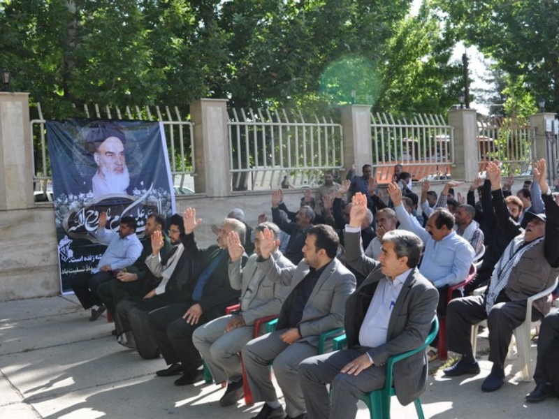 سینه‌زنی زائرین مرقد امام‌خمینی(ره) در اسلام‌آبادغرب