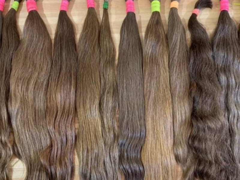 تیغِ تیزِ فقر در لابلای گیسوان دختران و زنان جوان/ موهایی که با ارز معامله میشود تیغِ تیزِ فقر در لابلای گیسوان دختران و زنان جوان/ موهایی که با ارز معامله میشود