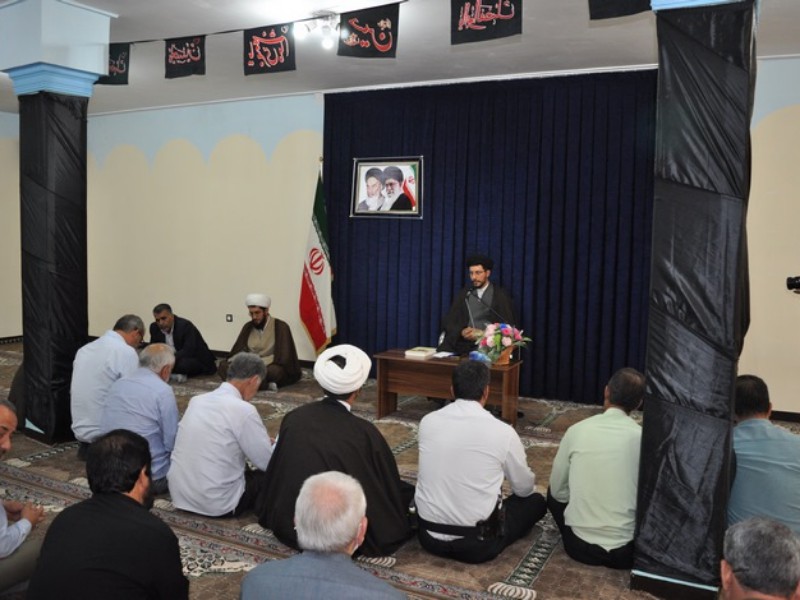 نشست روسای هیئات مذهبی اسلامآبادغرب با امام جمعه شهرستان نشست روسای هیئات مذهبی اسلامآبادغرب با امام جمعه شهرستان