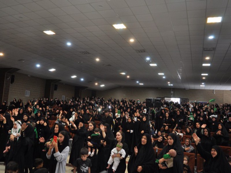 سینهزنی مادران اسلامآبادی در عزای شش ماهه کربلا سینهزنی مادران اسلامآبادی در عزای شش ماهه کربلا