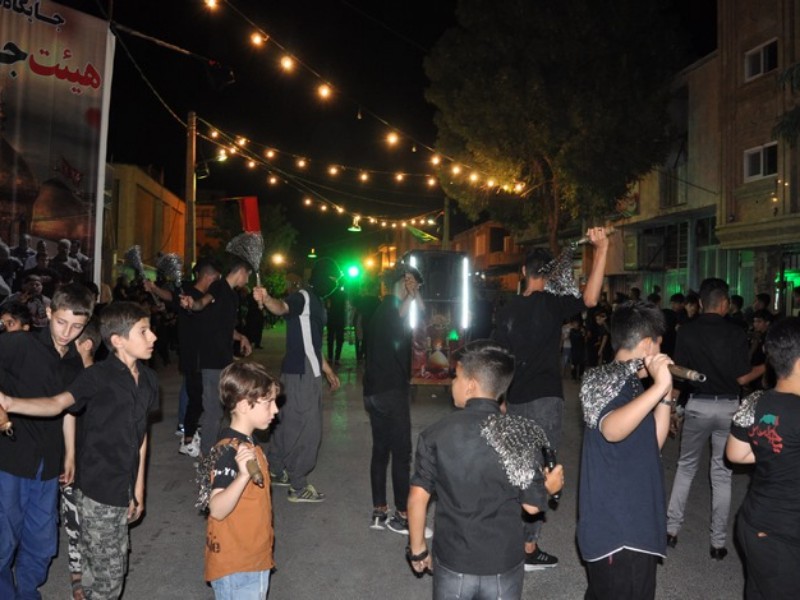 عزاداری شب پنجم محرم در اسلامآبادغرب عزاداری شب پنجم محرم در اسلامآبادغرب