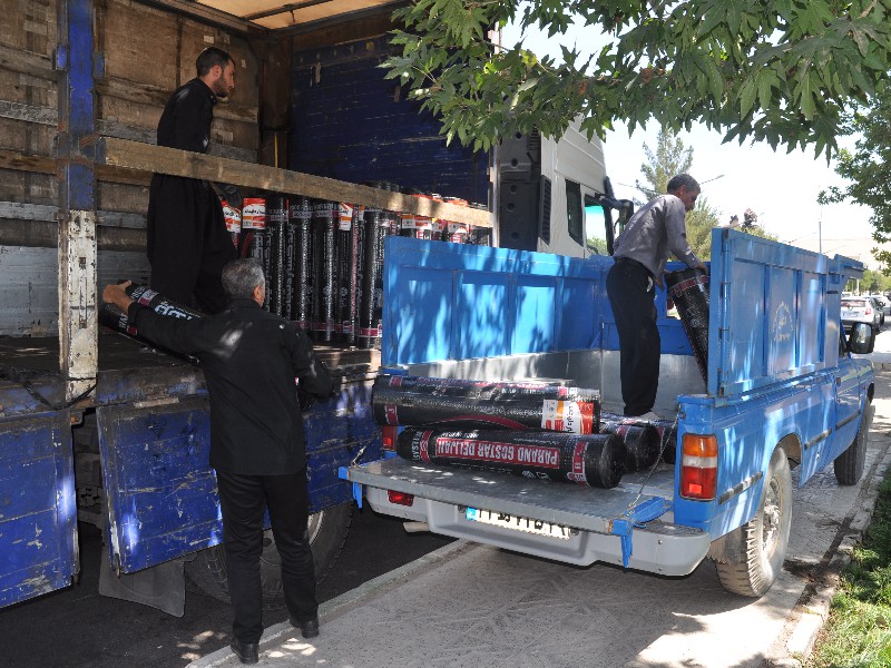 اهدای 200 رول عایق ایزوبام به مددجویان نیازمند در حال ساخت مسکن توسط بسیج سازندگی اسلامآبادغرب اهدای 200 رول عایق ایزوبام به مددجویان نیازمند در حال ساخت مسکن توسط بسیج سازندگی اسلامآبادغرب