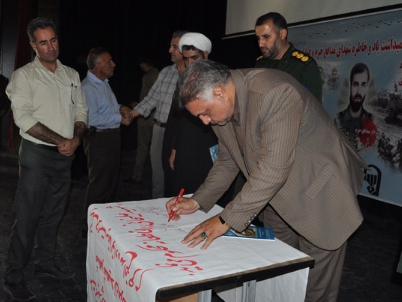 امضای بیانیه محکومیت هتک حرمت به ساحت خانواده معظم شهید علیخانی در اسلام‌آبادغرب