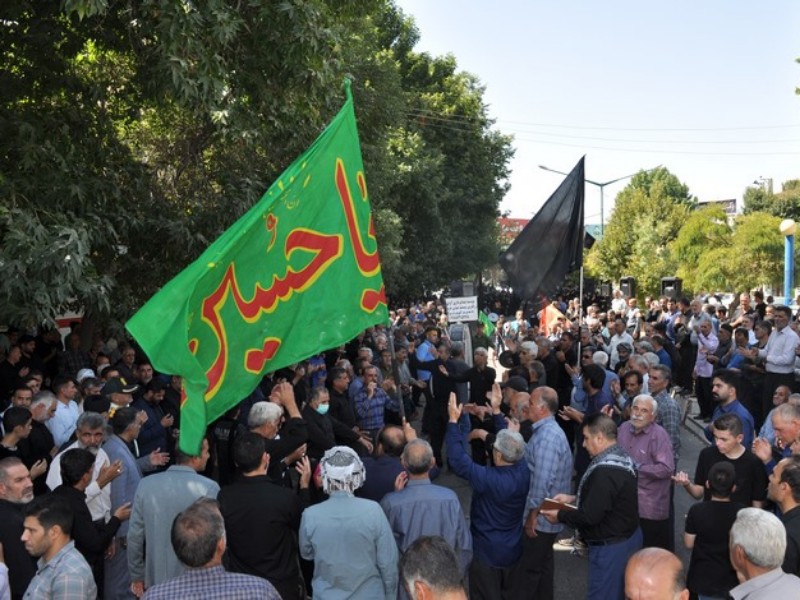 مراسم عزاداری اربعین حسینی در اسلامآبادغرب برگزار شد + تصاویر مراسم عزاداری اربعین حسینی در اسلامآبادغرب برگزار شد + تصاویر