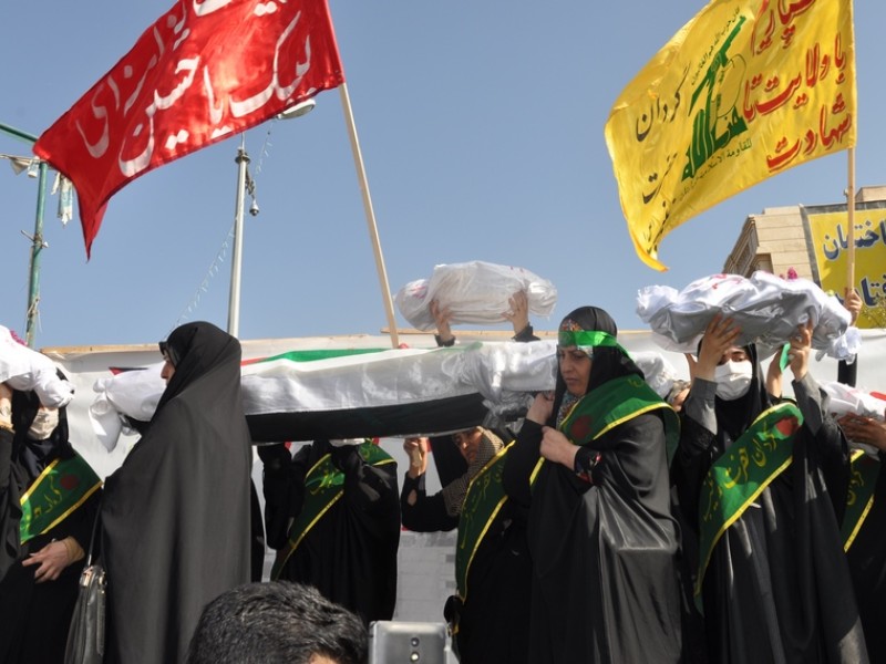 تشییع پیکر نمادین کودکان شهید غزه در اسلامآبادغرب+تصاویر تشییع پیکر نمادین کودکان شهید غزه در اسلامآبادغرب+تصاویر