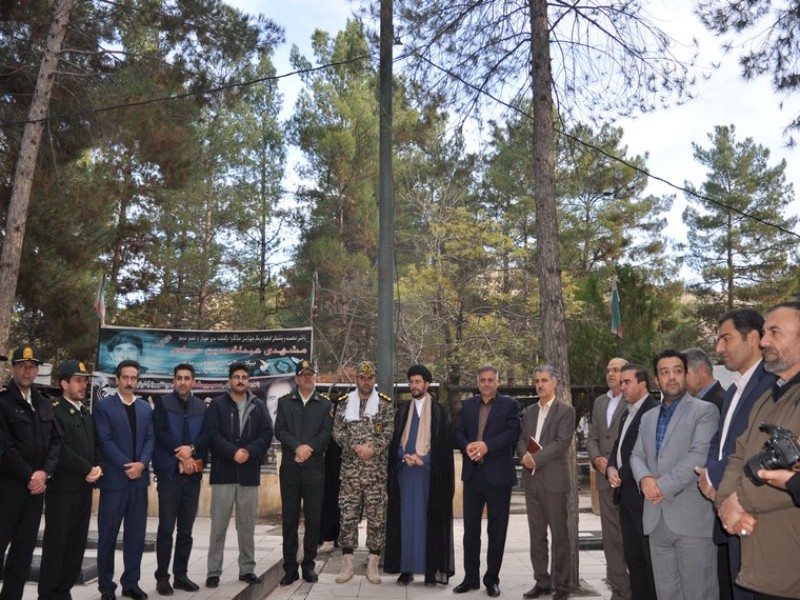 غبارروبی و عطرافشانی مزار شهدای اسلام‌آبادغرب+تصاویر