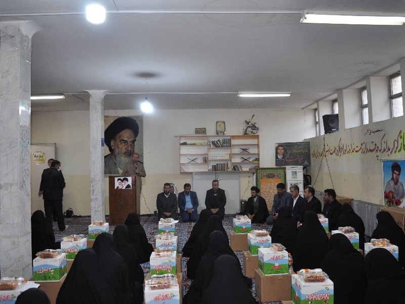 اهدای 300 بسته معیشتی به خانواده زندانیان در اسلام‌آبادغرب