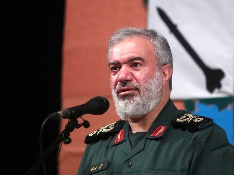 غفلت دشمنان از جمعیت بی‌شمار دلدادگان انقلاب موجب شکست آنان شده است