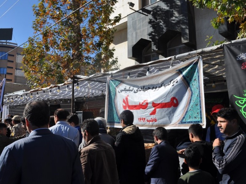 توزیع غذای گرم بمناسبت ایام فاطمیه در اسلام آبادغرب+تصاویر