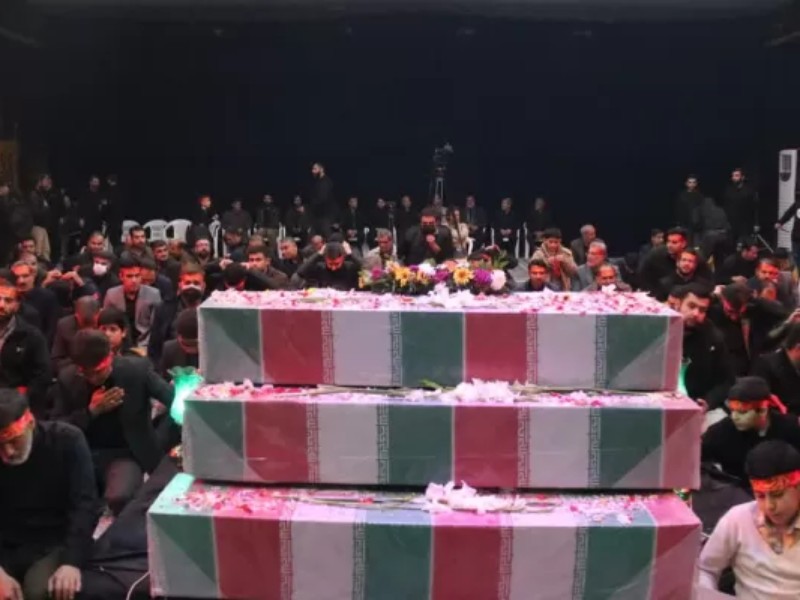 مردم شهیدپرور کرمانشاه با شهدای گمنام وداع کردند مردم شهیدپرور کرمانشاه با شهدای گمنام وداع کردند