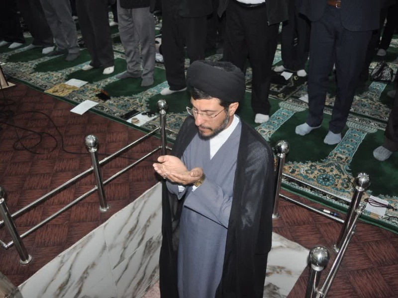 نماز با شکوه عید فطر به امامت حجت‌الاسلام سید روح الله زمانی موسوی امام جمعه شهرستان اسلام آباد غرب اقامه شد.