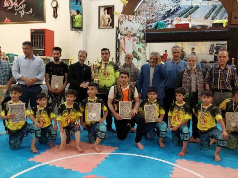 تیم زورخانه پوریای ولی اسلام آبادغرب توانست با اقتدار در دو بخش تیمی و انفرادی مسابقات قهرمانی استان در جایگاه نخست قرار بگیرد. تیم زورخانه پوریای ولی اسلام آبادغرب توانست با اقتدار در دو بخش تیمی و انفرادی مسابقات قهرمانی استان در جایگاه نخست قرار بگیرد.