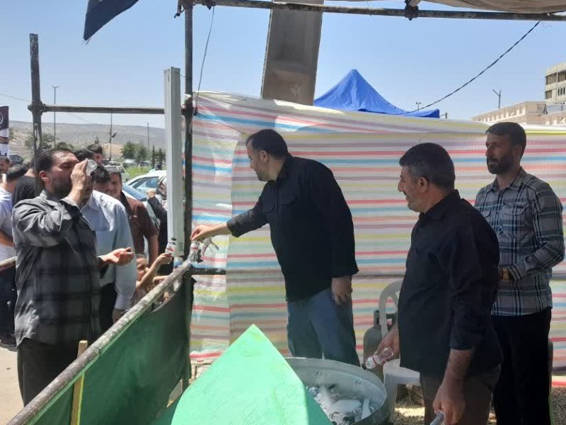 خدمترسانی موکبهای شهرستان اسلامآبادغرب به زائران خدمترسانی موکبهای شهرستان اسلامآبادغرب به زائران