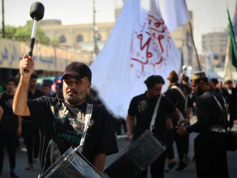 حدیث عاشقی با حسین در خیابان های پایتخت؛ به تو از راه دور سلام حدیث عاشقی با حسین در خیابان های پایتخت؛ به تو از راه دور سلام