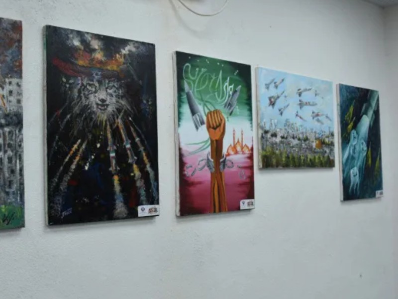 رونمایی از ۹۲ نقاشی فاخر در کرمانشاه رونمایی از ۹۲ نقاشی فاخر در کرمانشاه