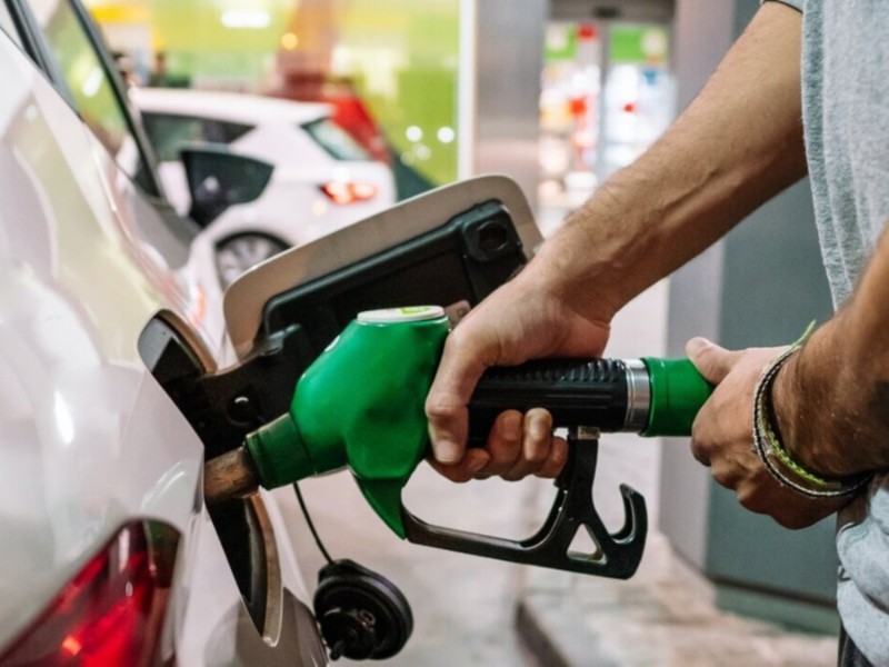 افزایش قیمت بنزین سهمیه‌ای دروغ است