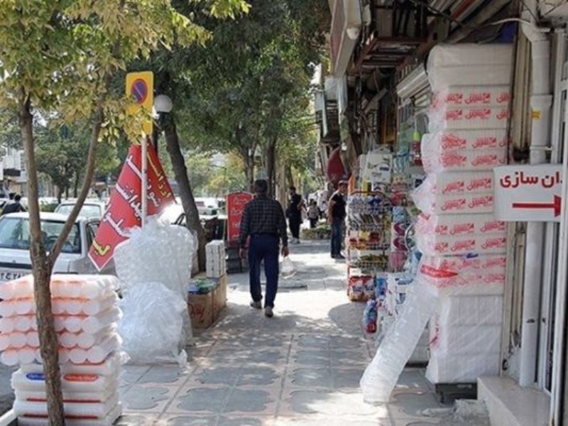 تصرف پیادهروها در اسلامآبادغرب تصرف پیادهروها در اسلامآبادغرب