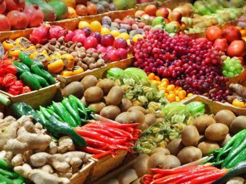 افزایش ۵۰ درصدی قیمت میوه در آستانه شب یلدا / نظارت میدانی بر بازار اسلامآبادغرب افزایش ۵۰ درصدی قیمت میوه در آستانه شب یلدا / نظارت میدانی بر بازار اسلامآبادغرب